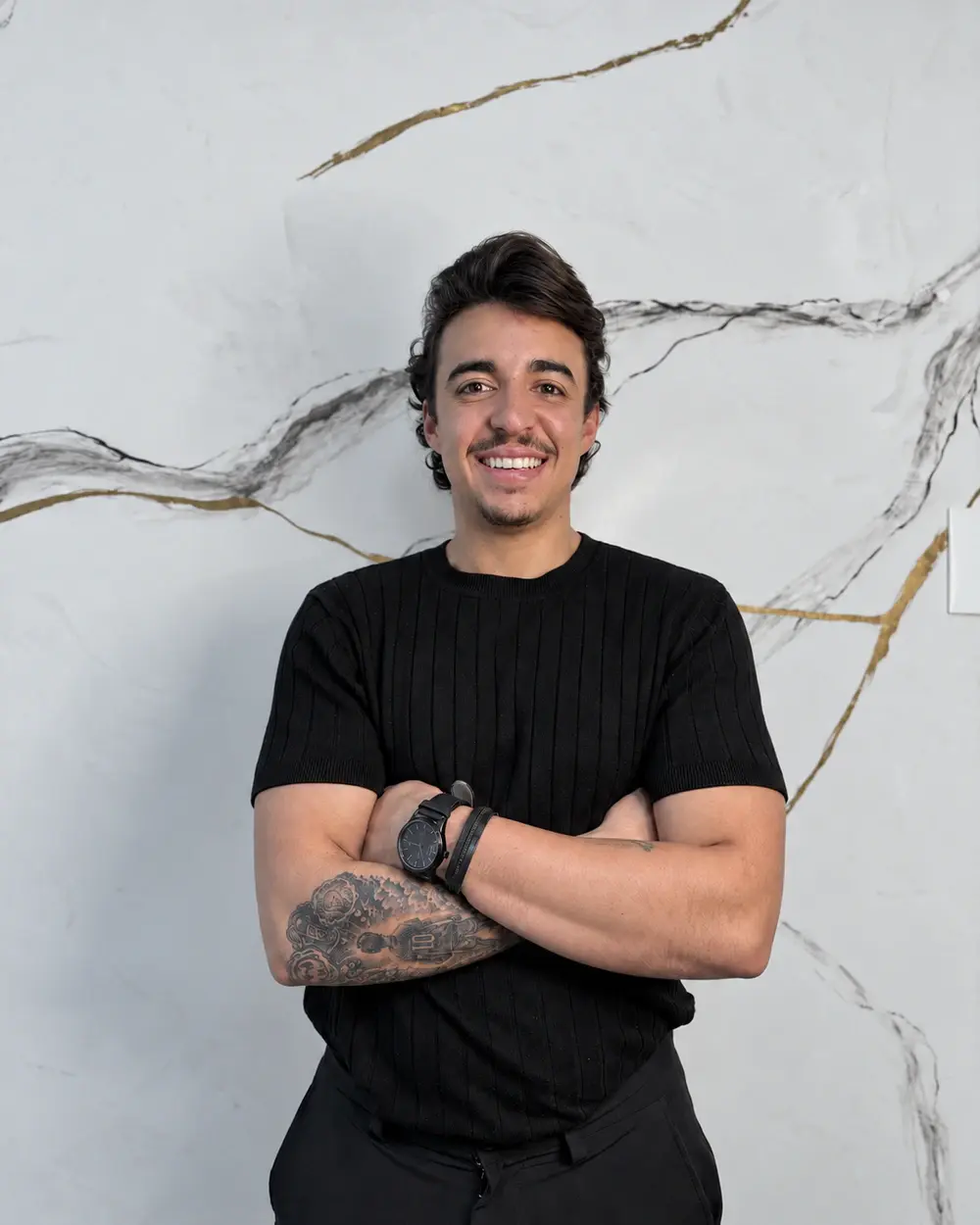 Retrato de Leonardo Andrade, barbeiro visagista da Barbearia Los Feras